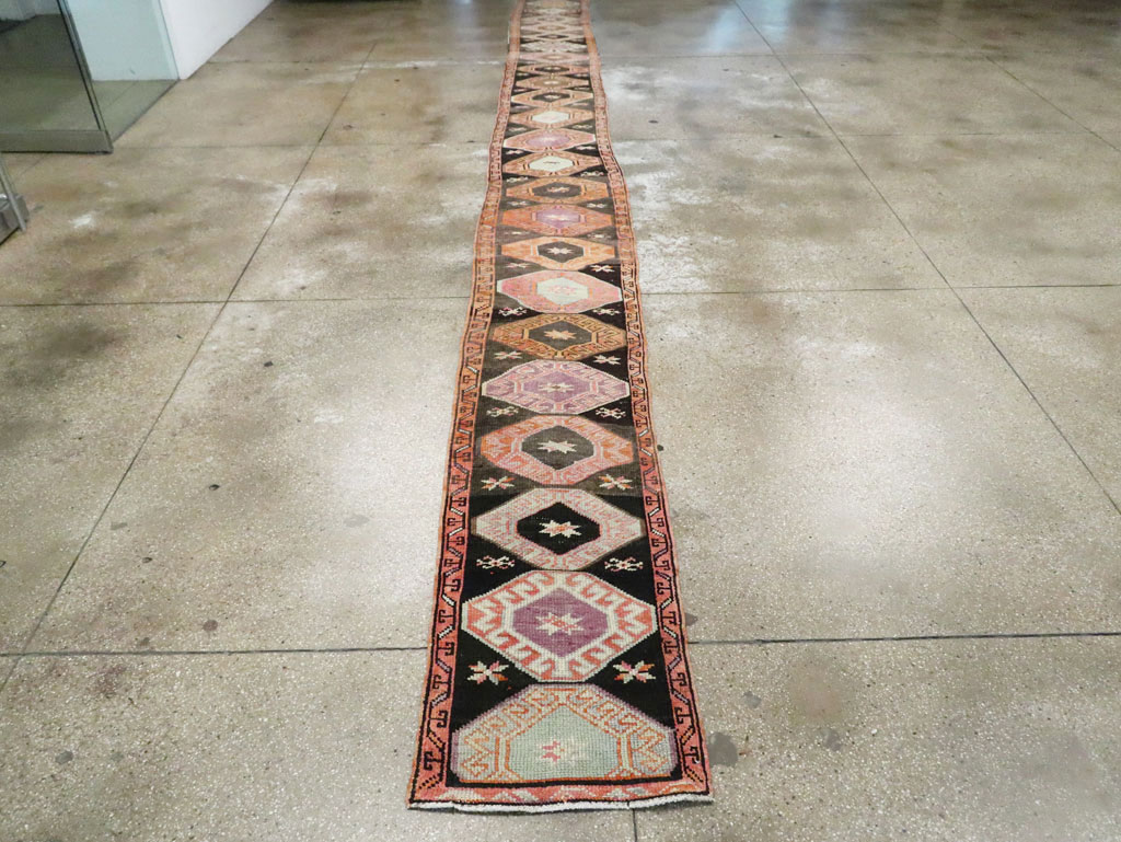 Vintage Anatolian Long Runner, No.29755 - Galerie Shabab