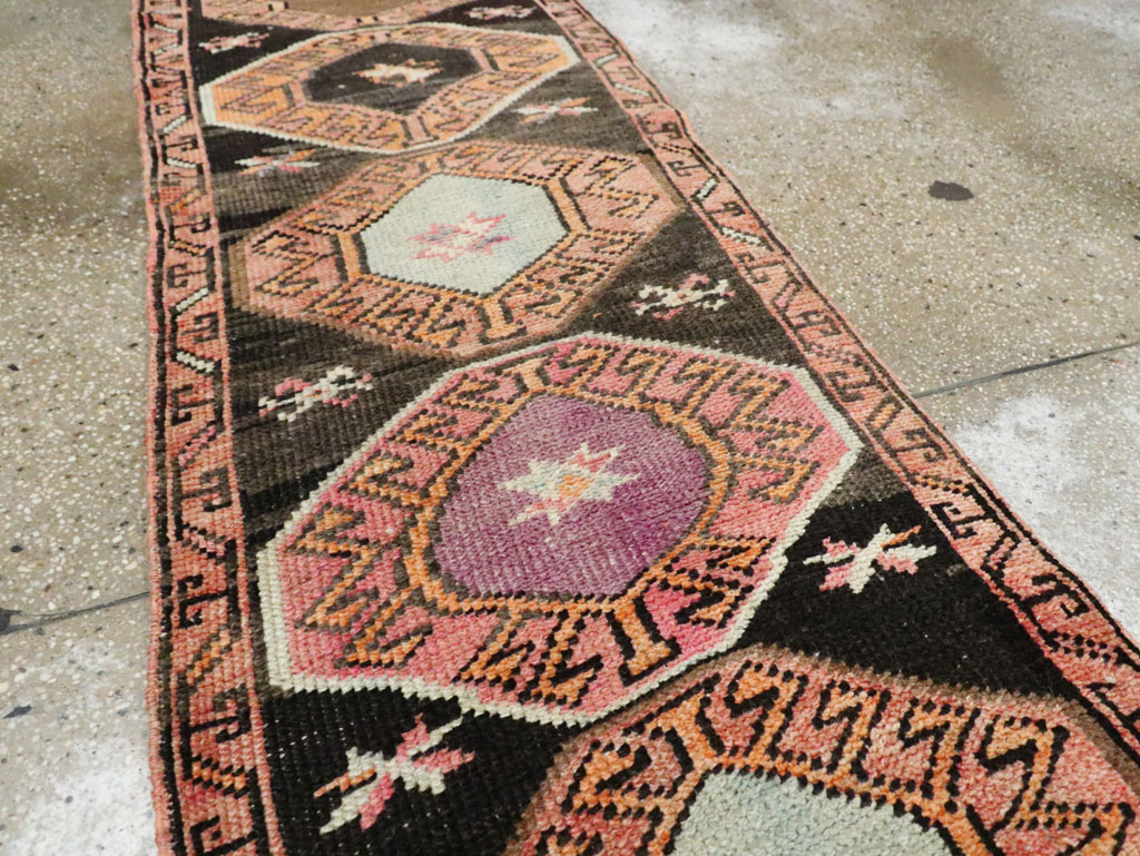 Vintage Anatolian Long Runner, No.29755 - Galerie Shabab