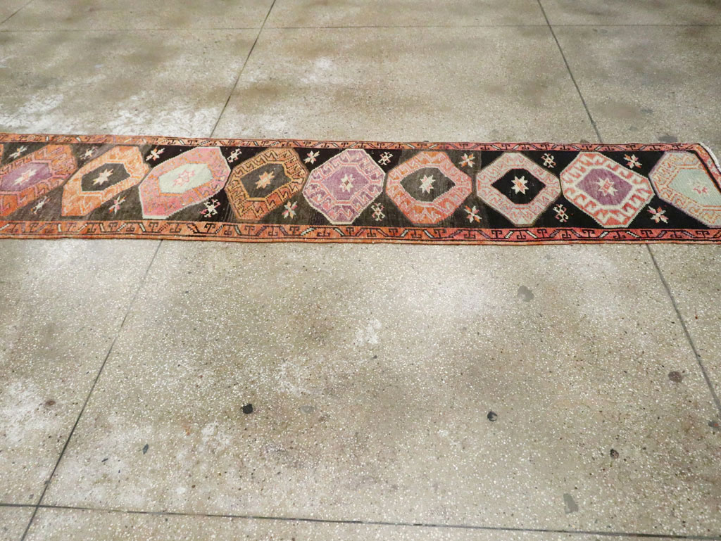 Vintage Anatolian Long Runner, No.29755 - Galerie Shabab