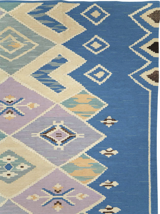 Swedish Inspired Contemporary Turkish Flatweave Kilim Room Size Carpet, No.29760 - Galerie Shabab