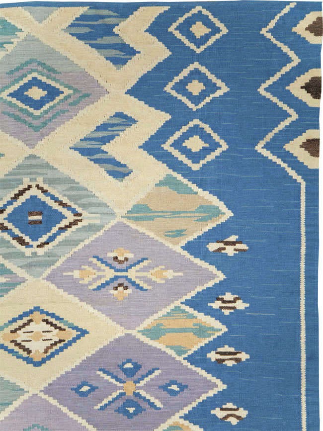 Swedish Inspired Contemporary Turkish Flatweave Kilim Room Size Carpet, No.29760 - Galerie Shabab