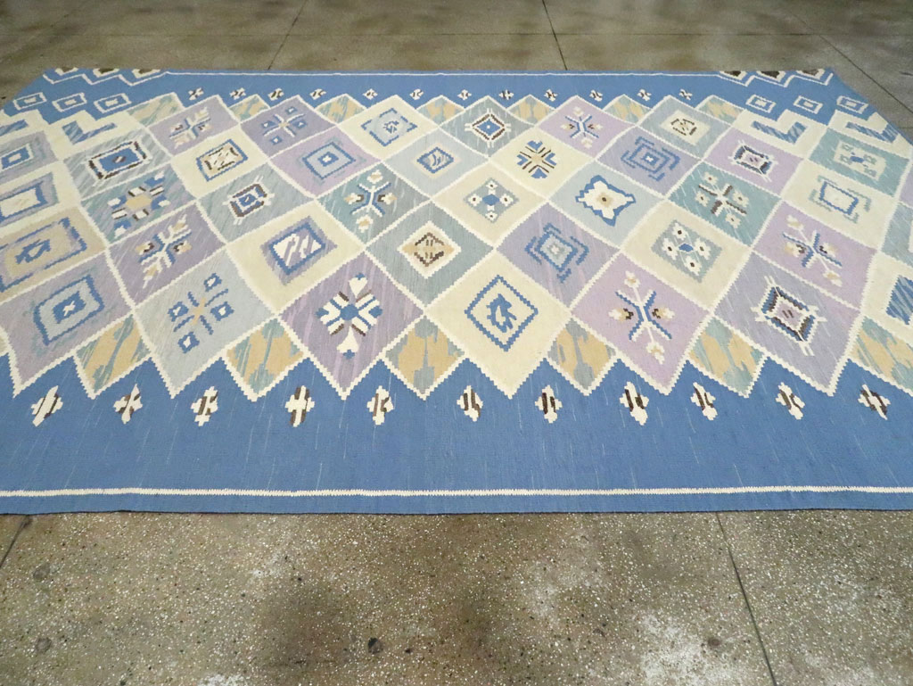 Swedish Inspired Contemporary Turkish Flatweave Kilim Room Size Carpet, No.29760 - Galerie Shabab