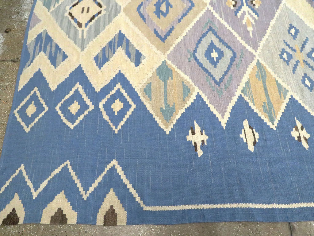 Swedish Inspired Contemporary Turkish Flatweave Kilim Room Size Carpet, No.29760 - Galerie Shabab