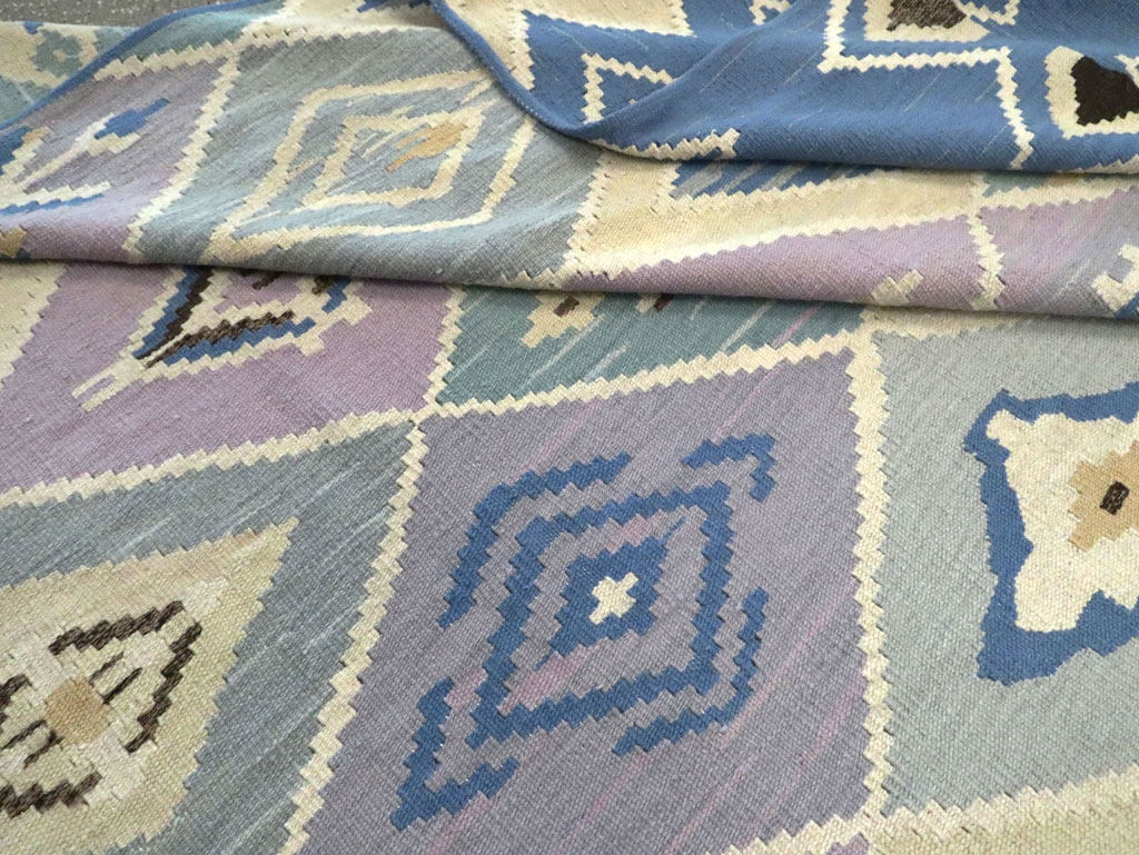 Swedish Inspired Contemporary Turkish Flatweave Kilim Room Size Carpet, No.29760 - Galerie Shabab