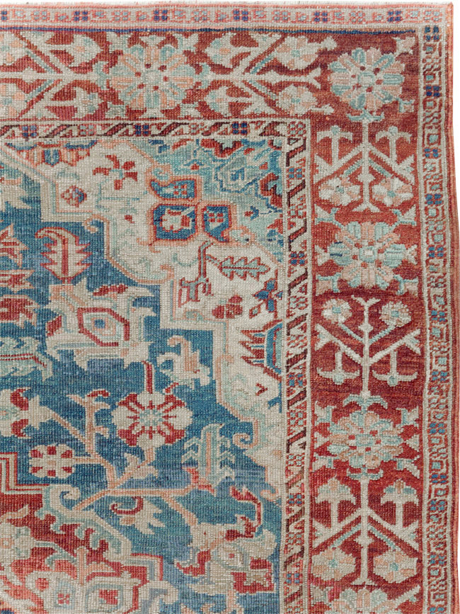 Antique Persian Heriz Accent Rug, No.29770 - Galerie Shabab