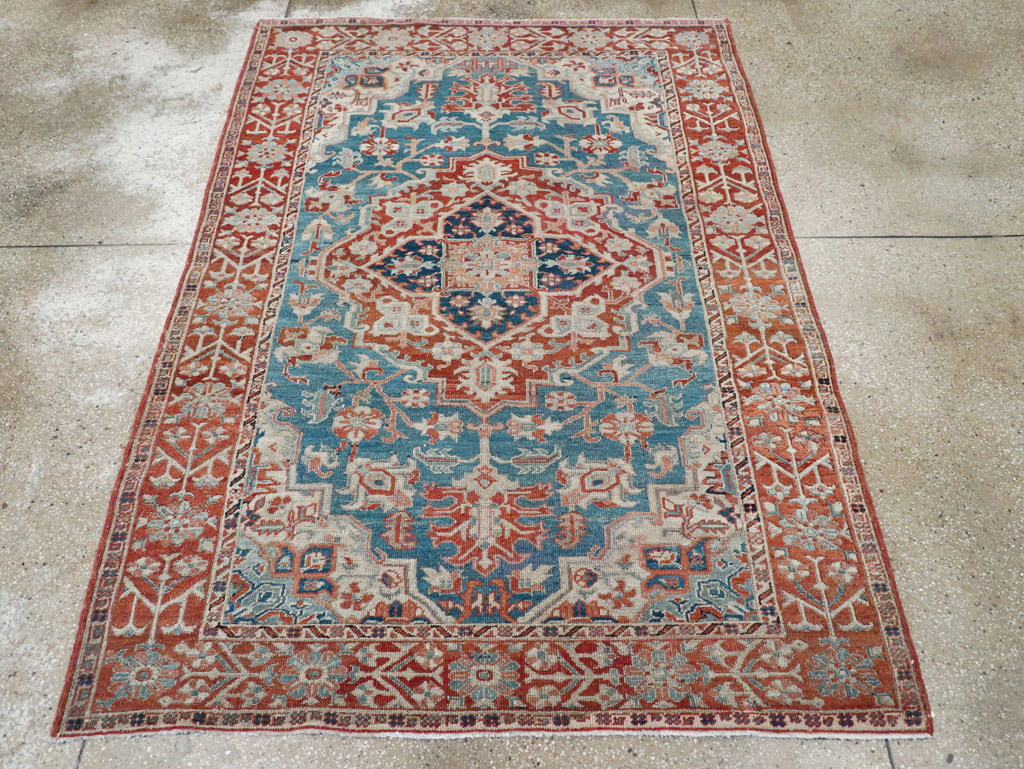 Antique Persian Heriz Accent Rug, No.29770 - Galerie Shabab