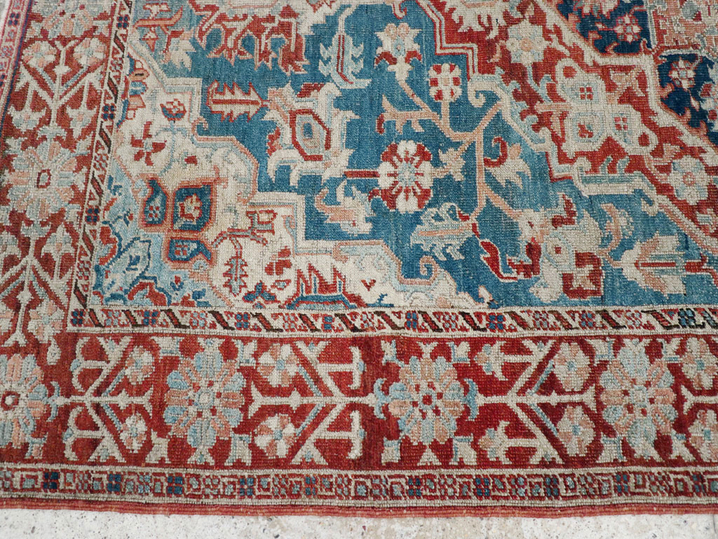 Antique Persian Heriz Accent Rug, No.29770 - Galerie Shabab