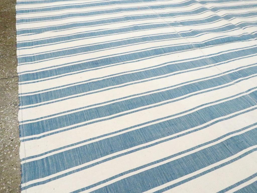 Modern Turkish Flatweave Room Size Carpet, No.29784 - Galerie Shabab