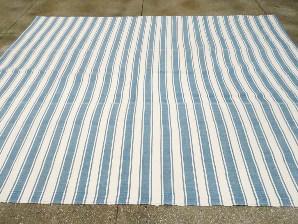 Modern Turkish Flatweave Room Size Carpet, No.29784 - Galerie Shabab