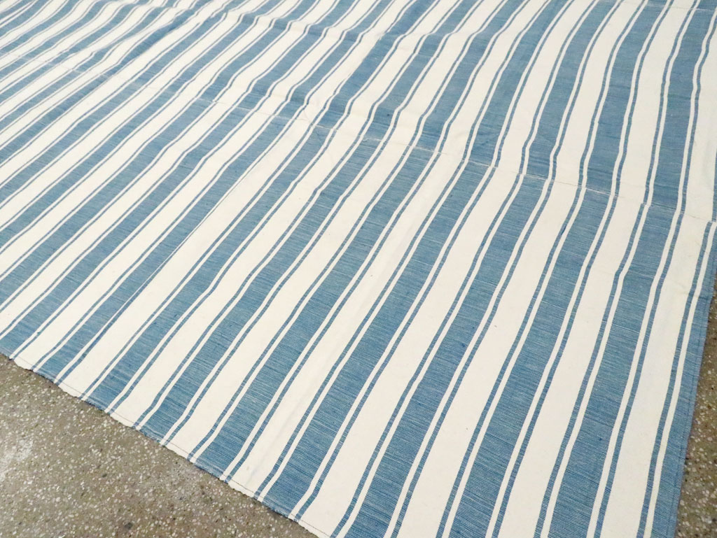 Modern Turkish Flatweave Room Size Carpet, No.29784 - Galerie Shabab