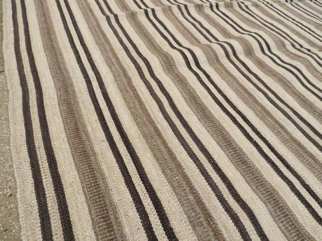 Large Modern Turkish Flatweave Kilim, No.29786 - Galerie Shabab