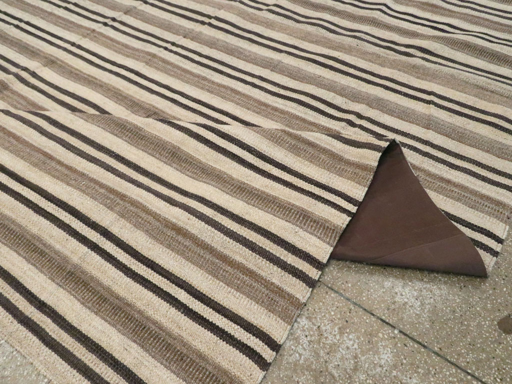 Large Modern Turkish Flatweave Kilim, No.29786 - Galerie Shabab