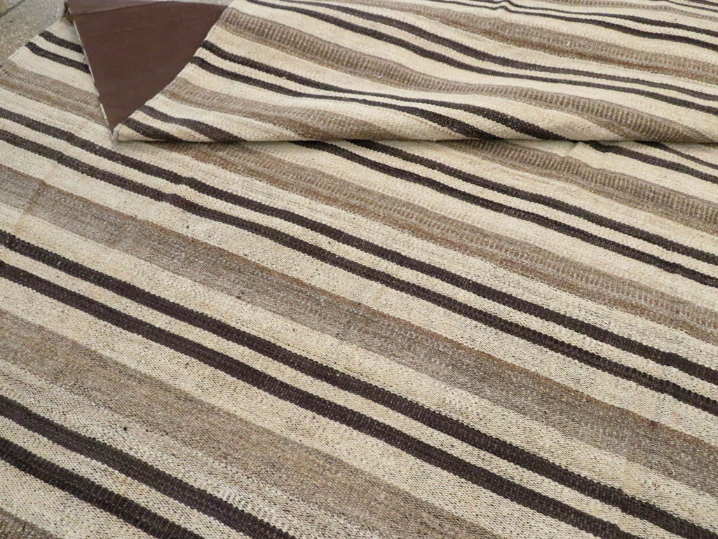 Large Modern Turkish Flatweave Kilim, No.29786 - Galerie Shabab