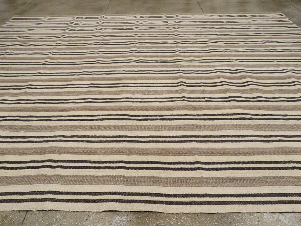 Modern Persian Flatweave Kilim Large Room Size Carpet, No.29788 - Galerie Shabab