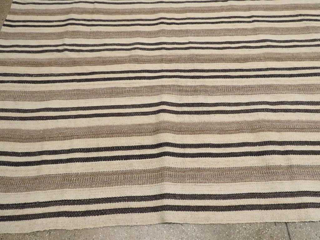 Modern Persian Flatweave Kilim Large Room Size Carpet, No.29788 - Galerie Shabab