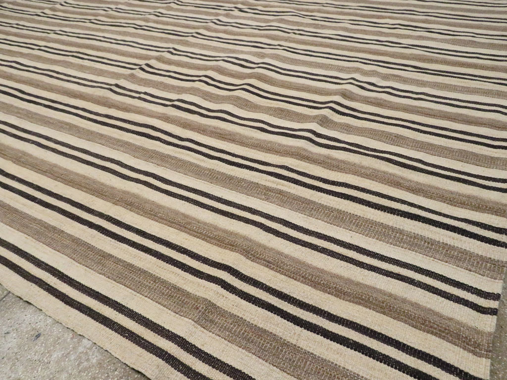 Modern Persian Flatweave Kilim Large Room Size Carpet, No.29788 - Galerie Shabab