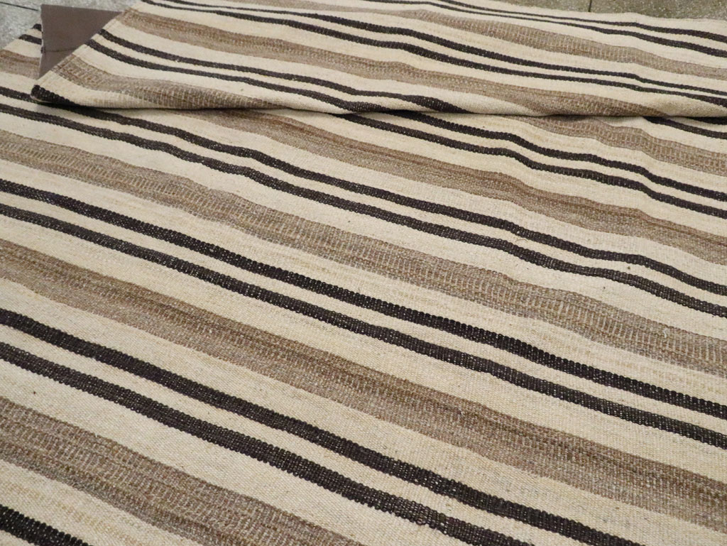 Modern Persian Flatweave Kilim Large Room Size Carpet, No.29788 - Galerie Shabab