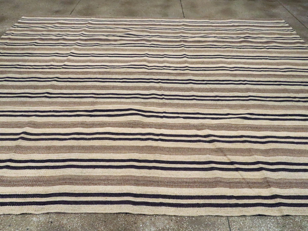 Modern Turkish Flatweave Kilim Room Size Carpet, No.29789 - Galerie Shabab