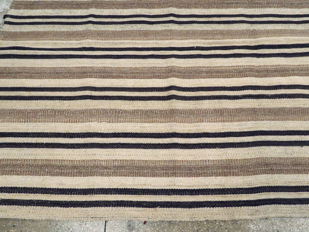 Modern Turkish Flatweave Kilim Room Size Carpet, No.29789 - Galerie Shabab