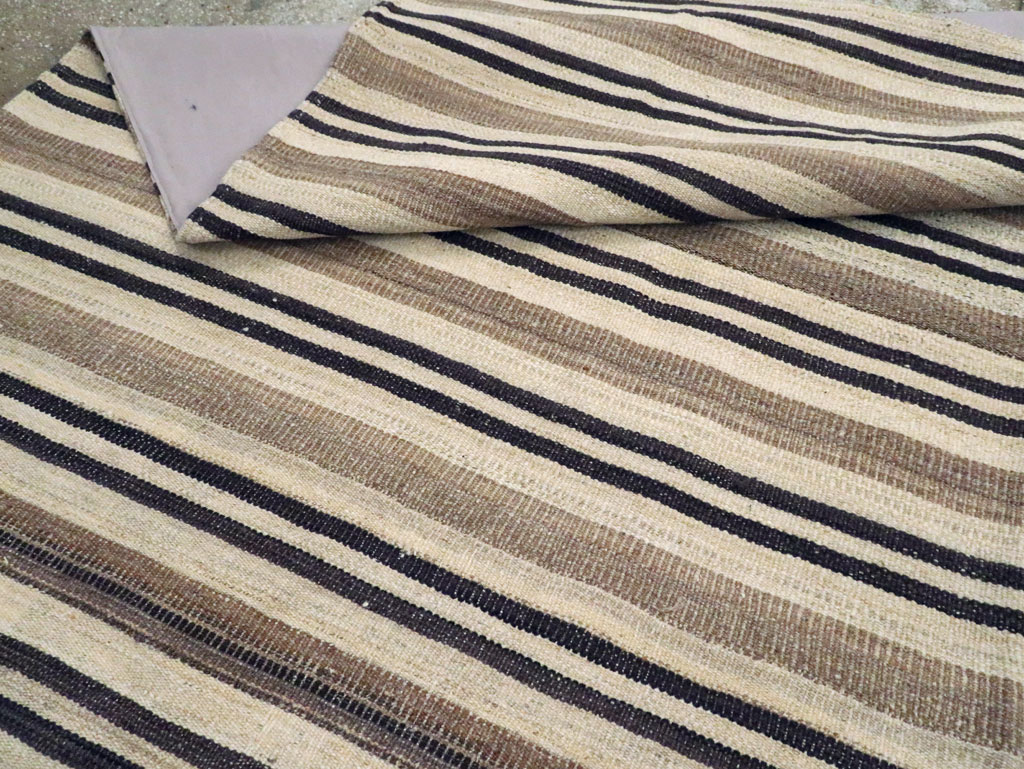 Modern Turkish Flatweave Kilim Room Size Carpet, No.29789 - Galerie Shabab