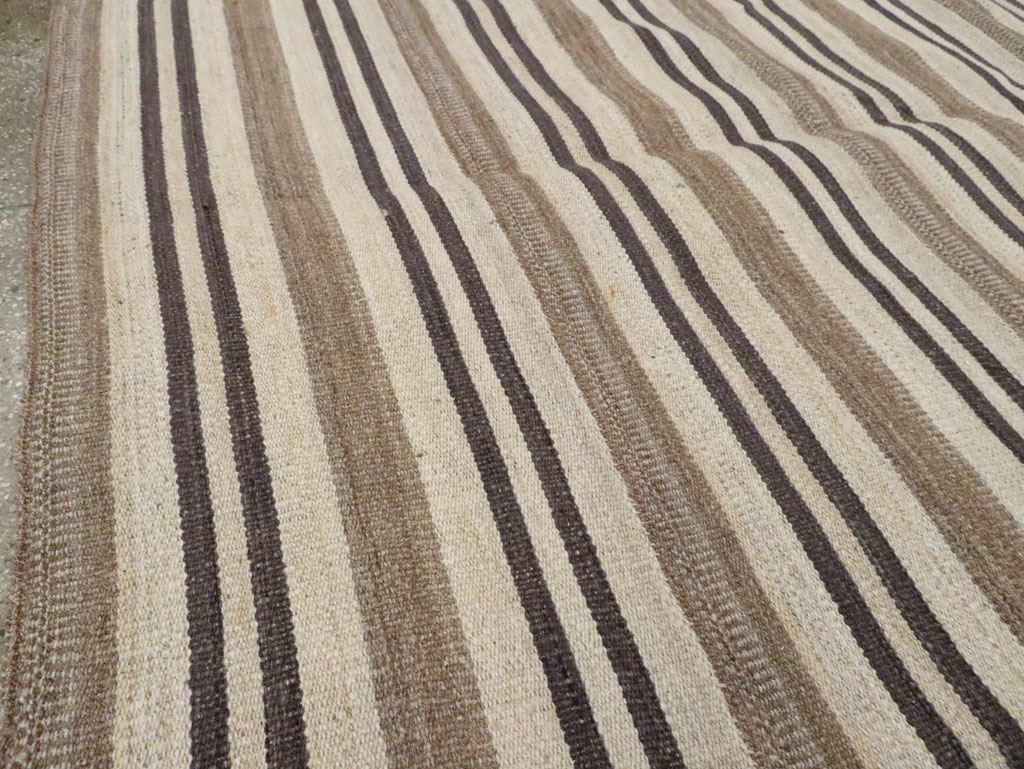 Modern Persian Flatweave Kilim Room Size Carpet, No.29790 - Galerie Shabab