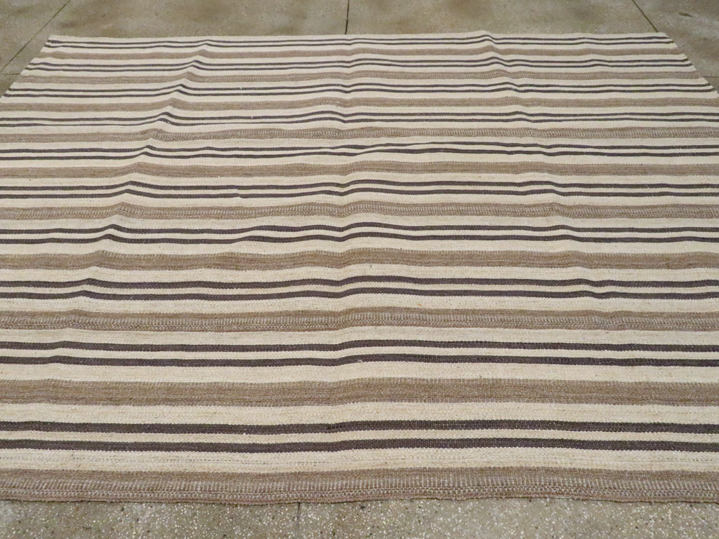 Modern Persian Flatweave Kilim Room Size Carpet, No.29790 - Galerie Shabab