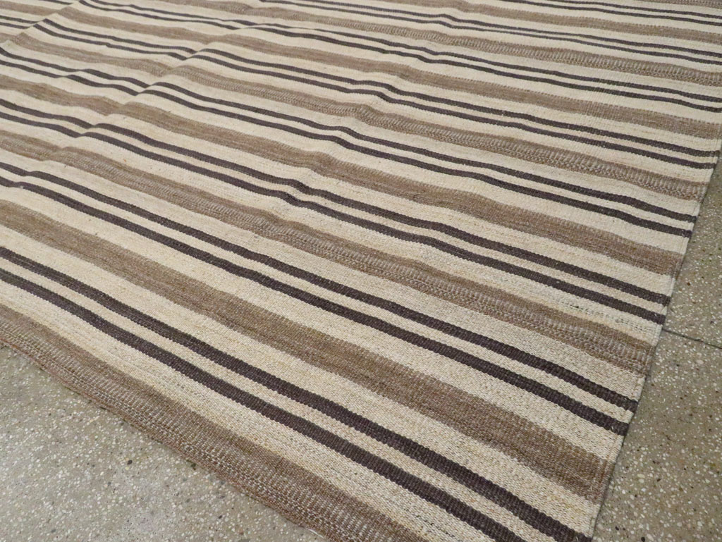 Modern Persian Flatweave Kilim Room Size Carpet, No.29790 - Galerie Shabab