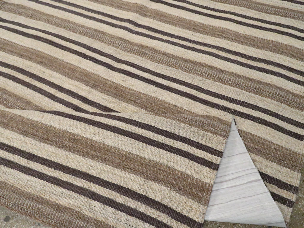 Modern Persian Flatweave Kilim Room Size Carpet, No.29790 - Galerie Shabab