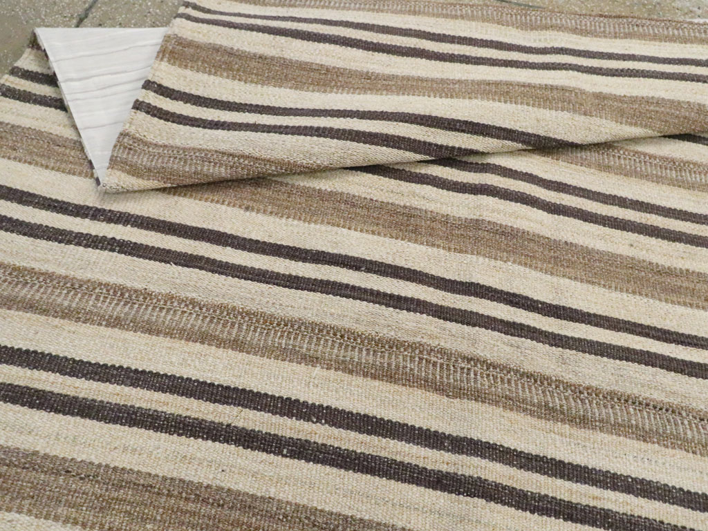 Modern Persian Flatweave Kilim Room Size Carpet, No.29790 - Galerie Shabab