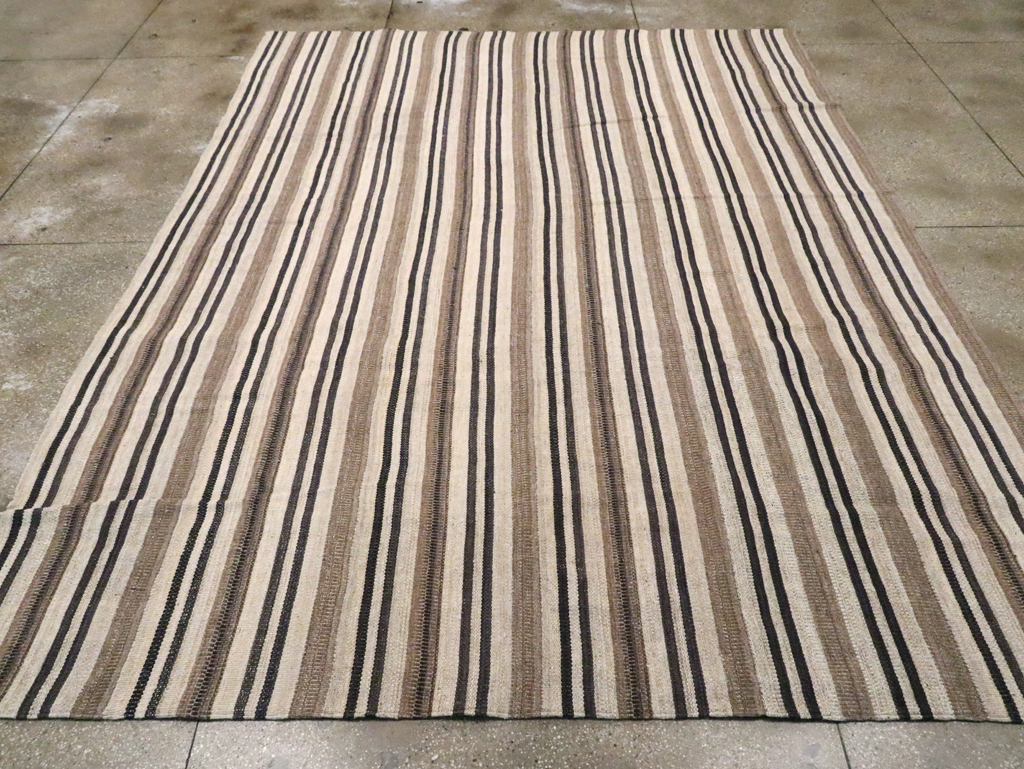 Modern Turkish Flatweave Kilim Room Size Carpet, No.29791 - Galerie Shabab