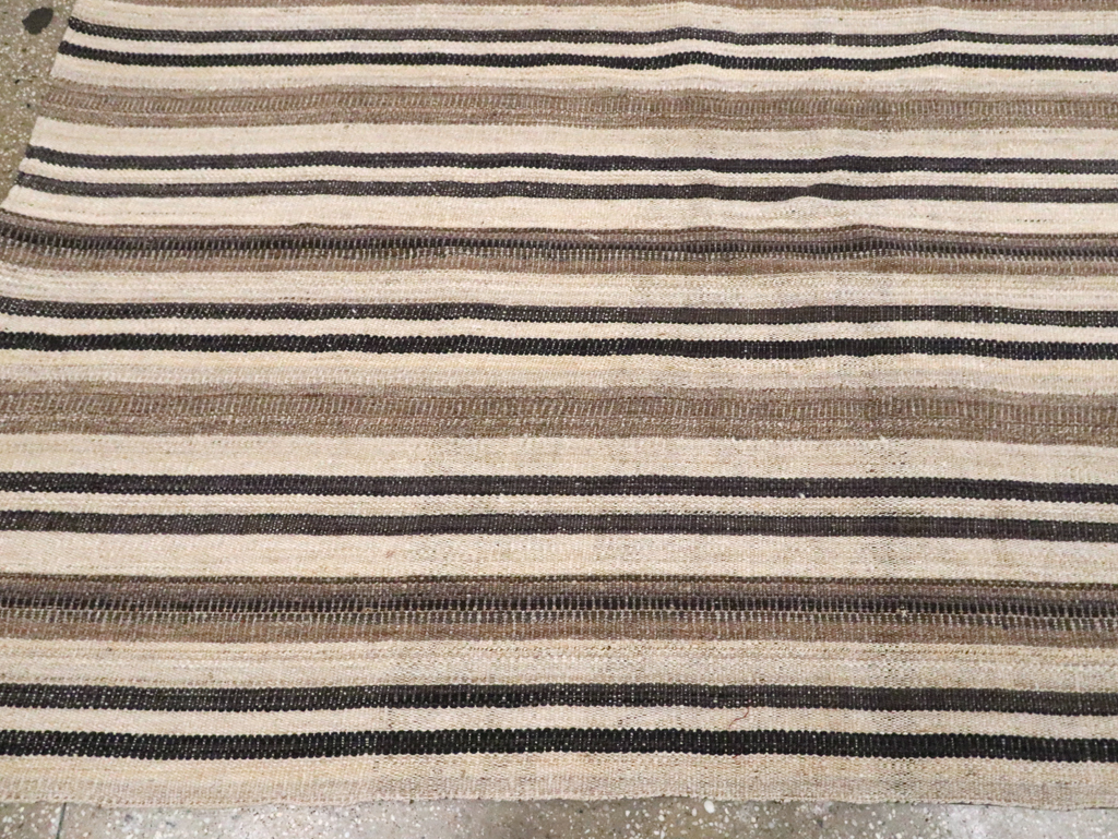 Modern Turkish Flatweave Kilim Room Size Carpet, No.29791 - Galerie Shabab
