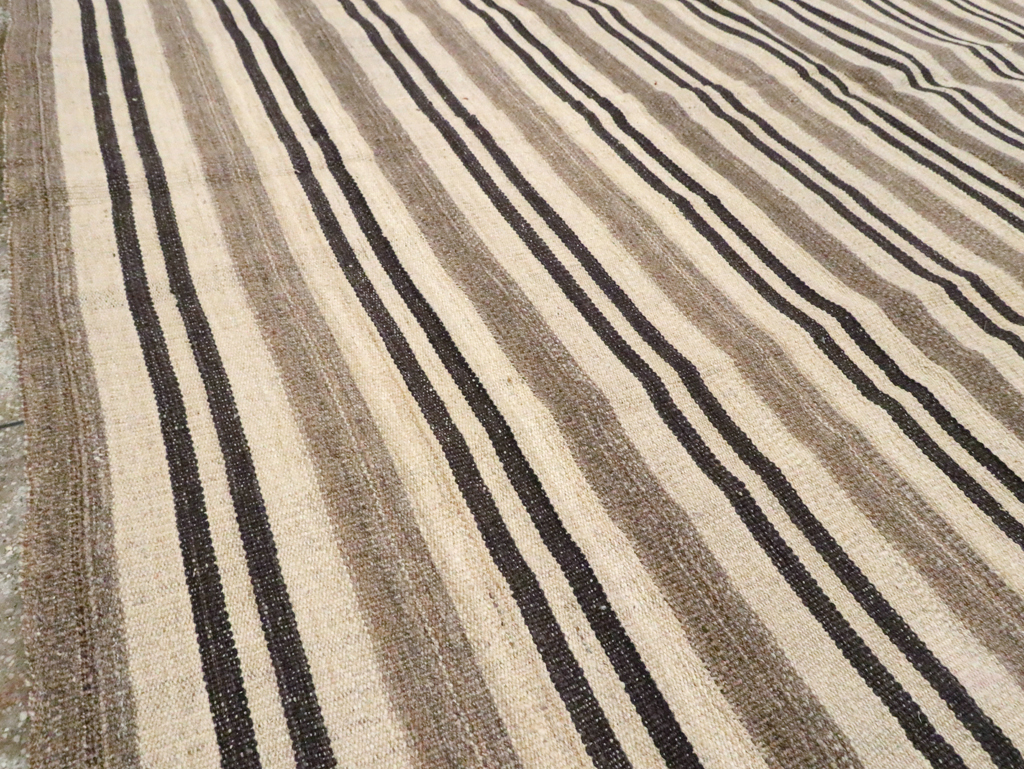 Modern Persian Flatweave Kilim Room Size Carpet, No.29793 - Galerie Shabab