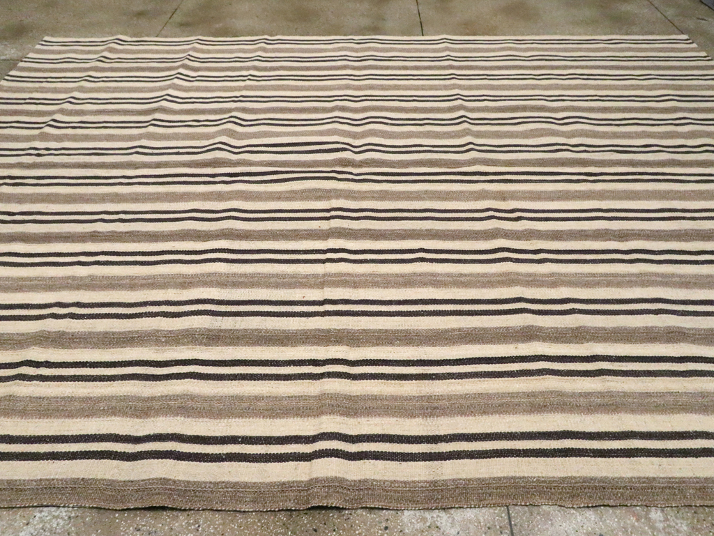 Modern Persian Flatweave Kilim Room Size Carpet, No.29793 - Galerie Shabab