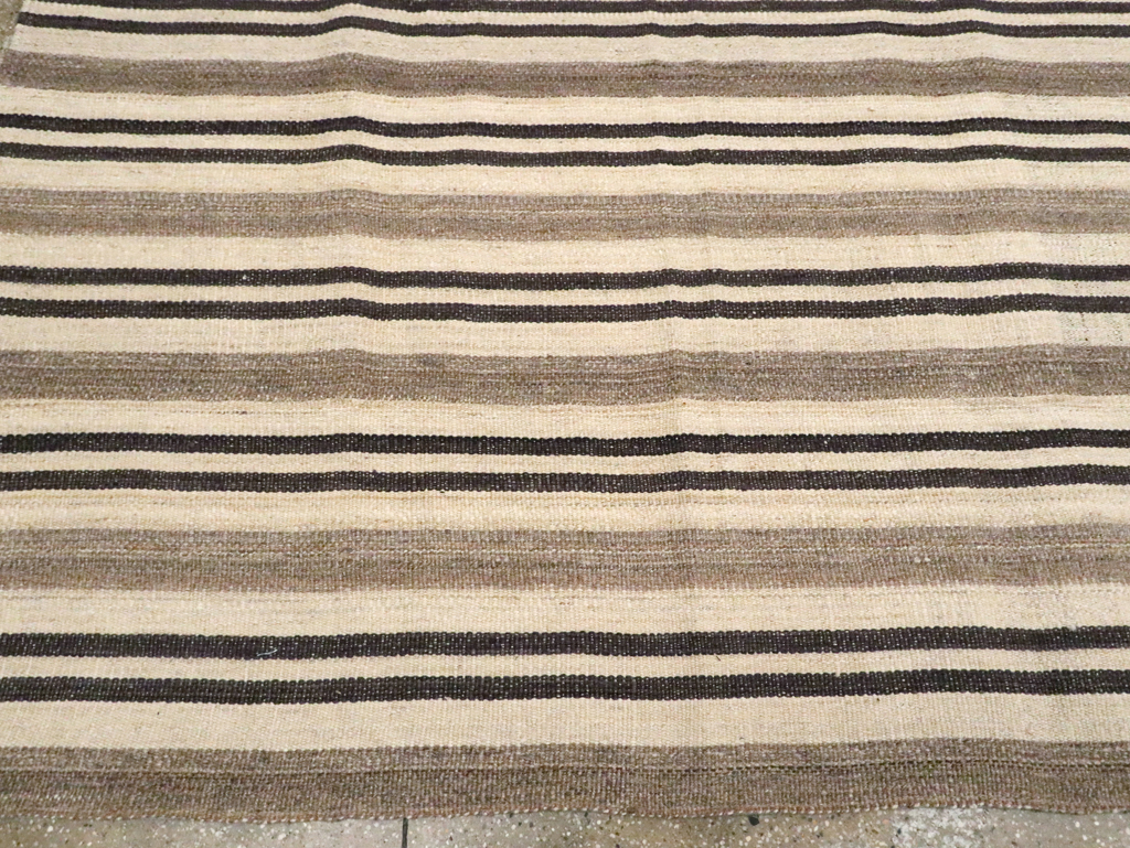Modern Persian Flatweave Kilim Room Size Carpet, No.29793 - Galerie Shabab