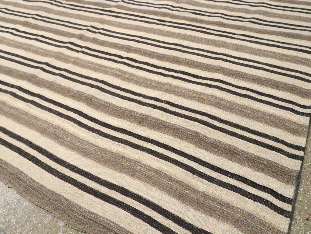 Modern Persian Flatweave Kilim Room Size Carpet, No.29793 - Galerie Shabab