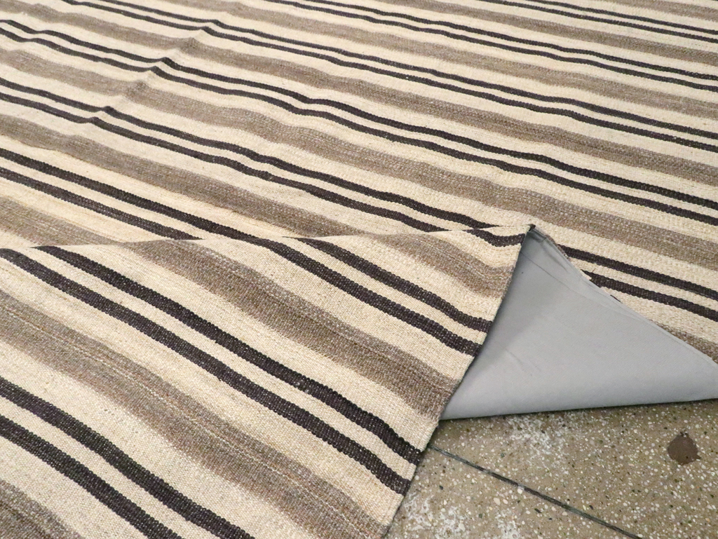 Modern Persian Flatweave Kilim Room Size Carpet, No.29793 - Galerie Shabab