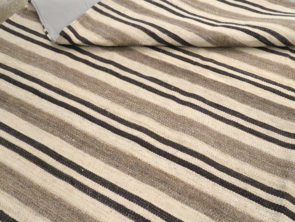 Modern Persian Flatweave Kilim Room Size Carpet, No.29793 - Galerie Shabab