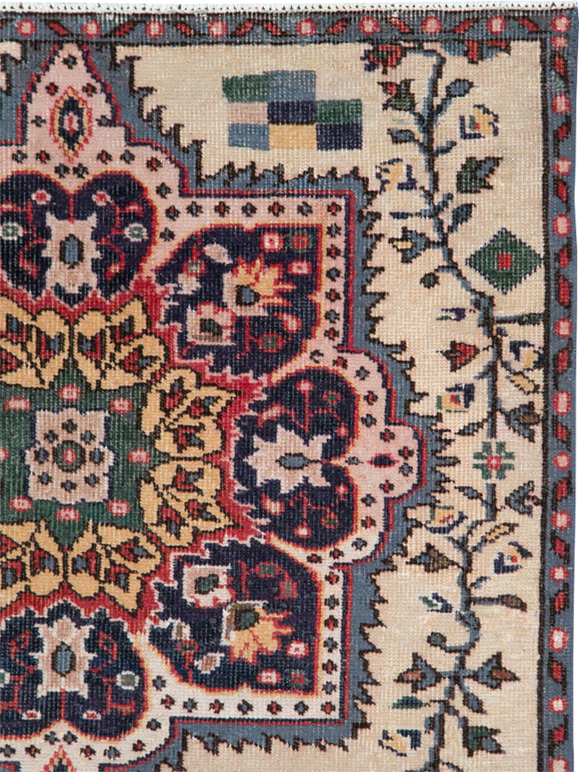 Vintage Turkish Anatolian Throw Rug, No.29801 - Galerie Shabab