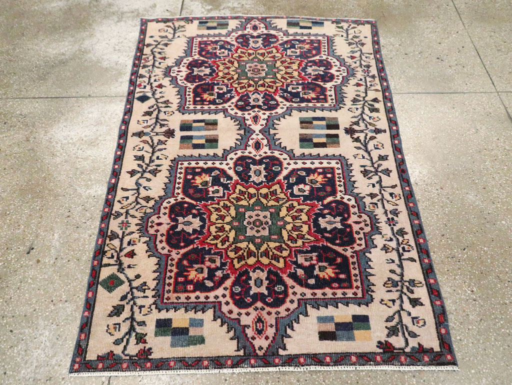 Vintage Turkish Anatolian Throw Rug, No.29801 - Galerie Shabab