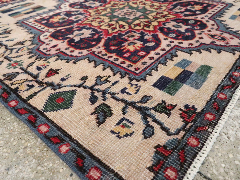 Vintage Turkish Anatolian Throw Rug, No.29801 - Galerie Shabab