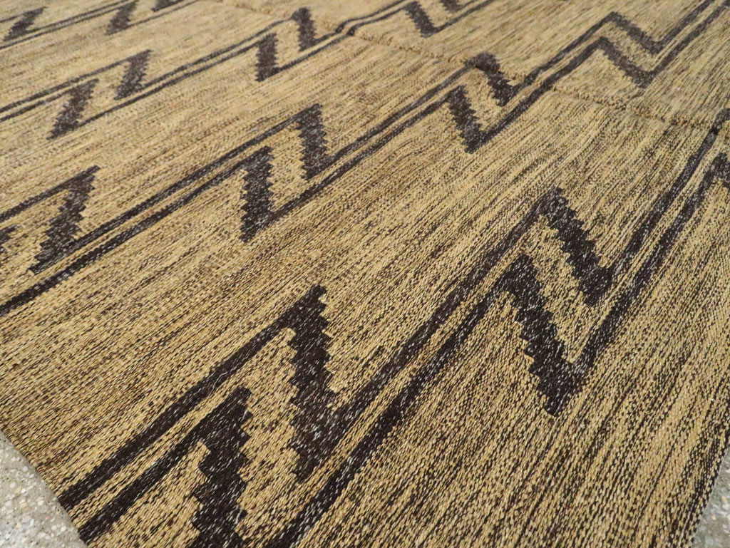 Contemporary Turkish Flatweave Kilim Accent Rug, No.29808 - Galerie Shabab