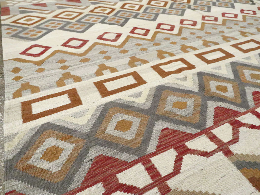 Contemporary Turkish Flatweave Kilim Room Size Carpet, No.29812 - Galerie Shabab