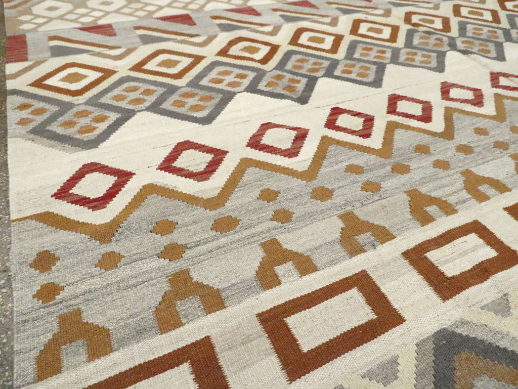 Contemporary Turkish Flatweave Kilim Room Size Carpet, No.29812 - Galerie Shabab