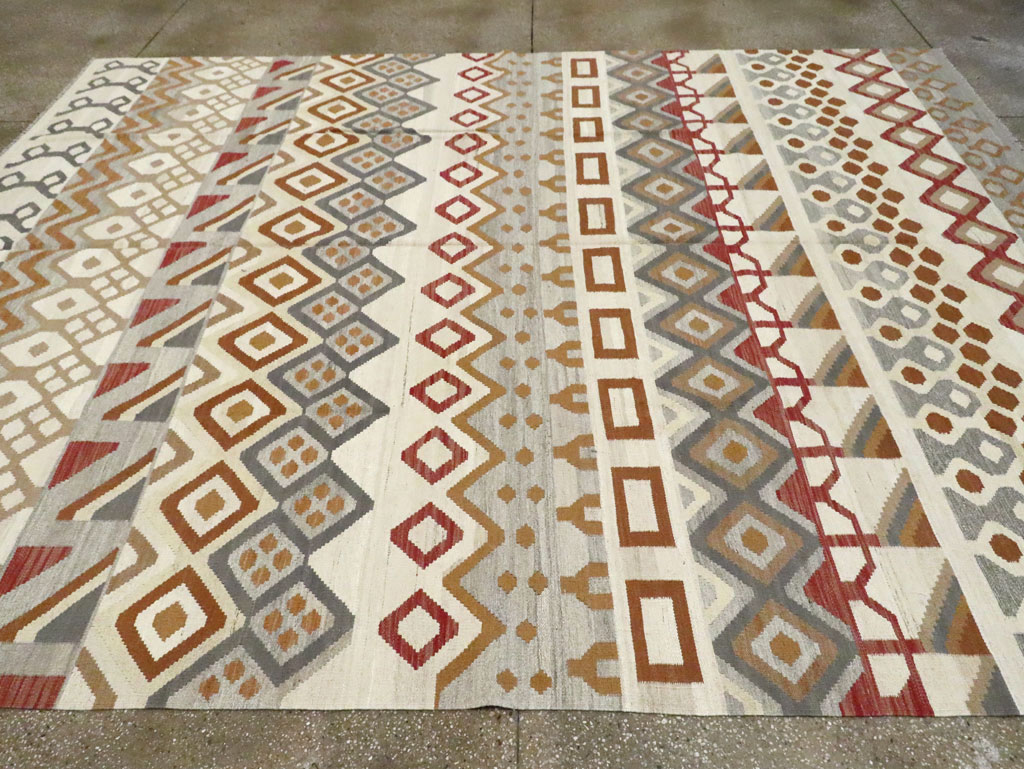 Contemporary Turkish Flatweave Kilim Room Size Carpet, No.29812 - Galerie Shabab