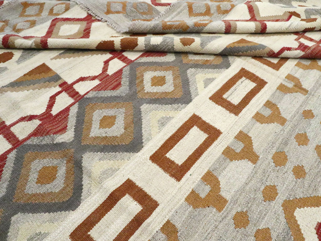 Contemporary Turkish Flatweave Kilim Room Size Carpet, No.29812 - Galerie Shabab