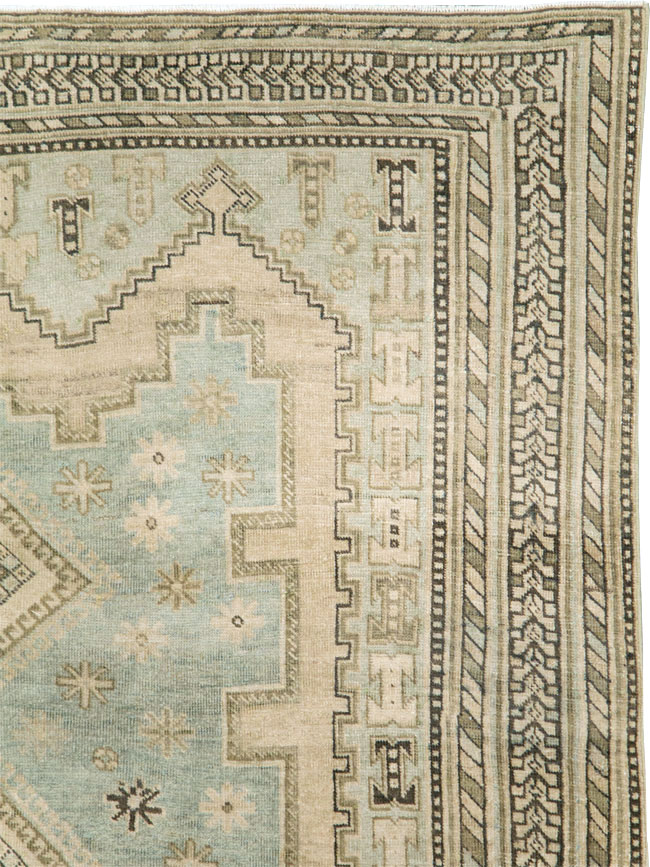 Vintage Persian Shiraz Rug, No.29831 - Galerie Shabab