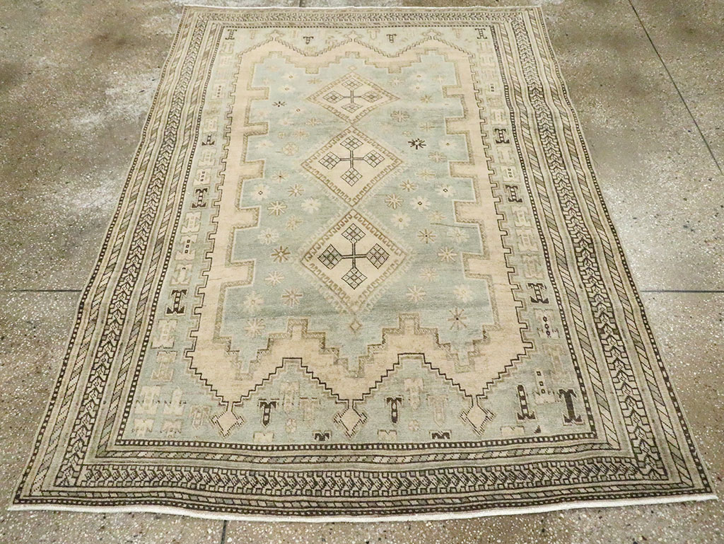 Vintage Persian Shiraz Rug, No.29831 - Galerie Shabab