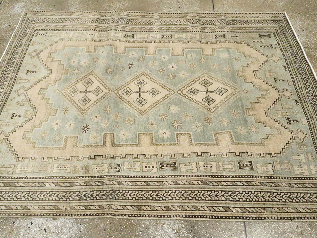 Vintage Persian Shiraz Rug, No.29831 - Galerie Shabab