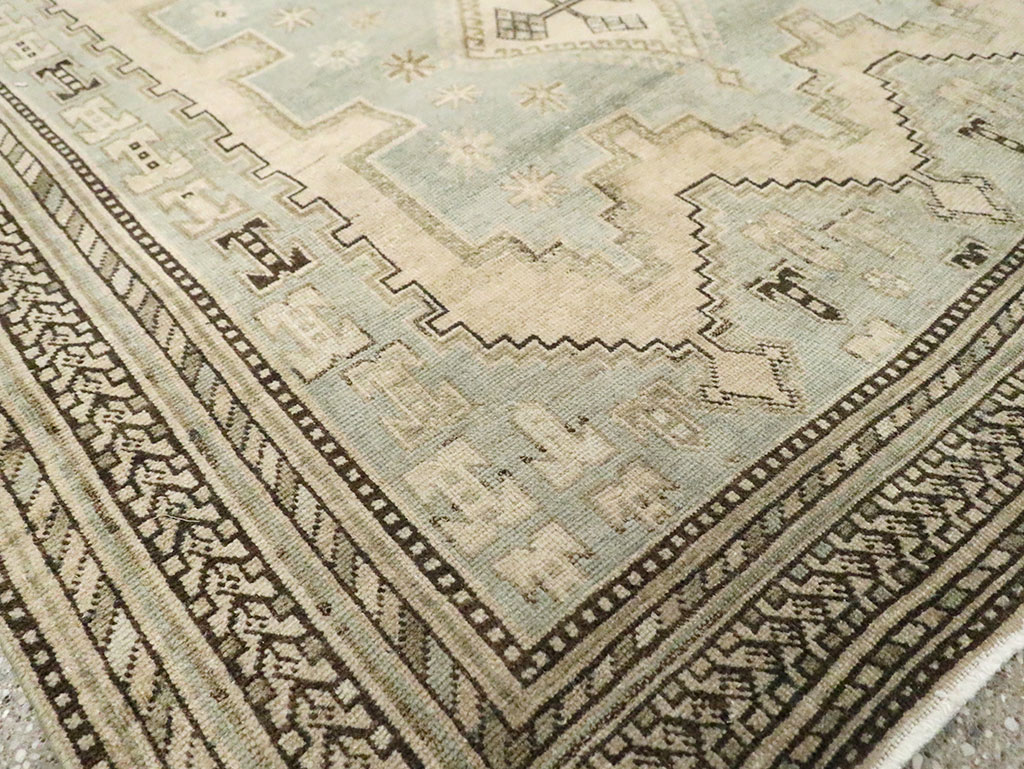 Vintage Persian Shiraz Rug, No.29831 - Galerie Shabab