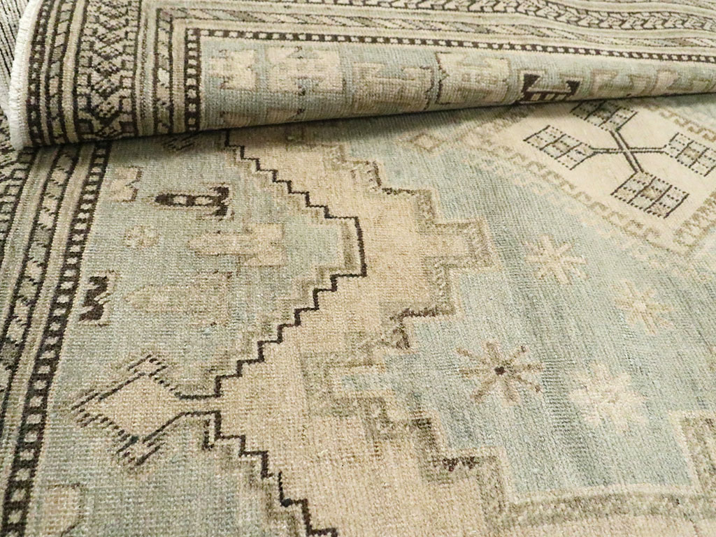 Vintage Persian Shiraz Rug, No.29831 - Galerie Shabab